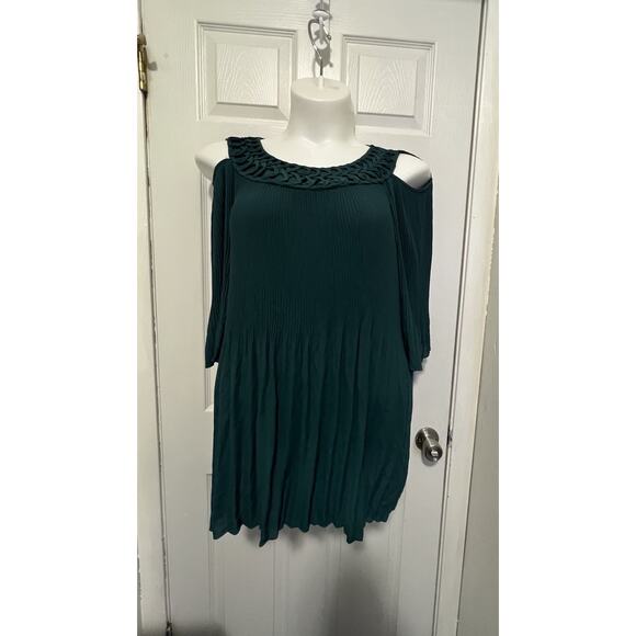 Catherine’s Woman’s Plus Size 1X Cold Shoulder, Stretchy, Emerald Green Blouse - Picture 2 of 8